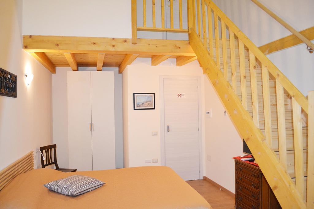 نابولي La Cattedrale Bed & Breakfast الغرفة الصورة